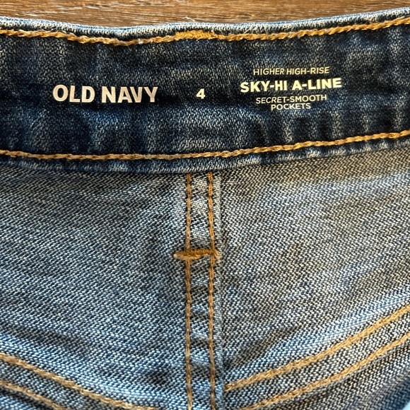 Old Navy Sky High A Line Cut Off Light Blue Denim Shorts. Size 4. - Picture 4 of 4